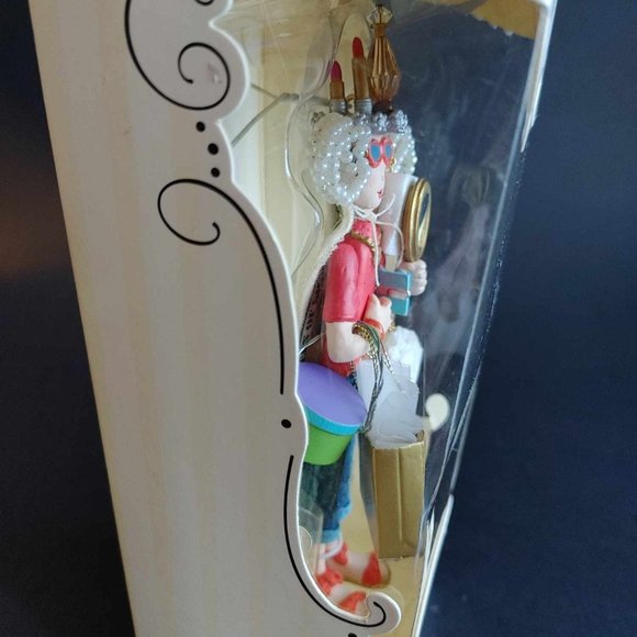 2004 Hallmark Keepsake Ornament QUEEN OF SHOPPING Artist Sue Tague 5” New in Box - Picture 4 of 7